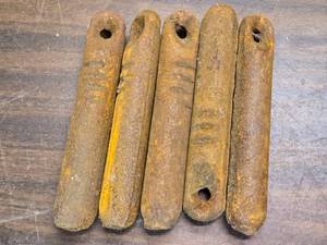 lot 22 image: Lot of 5 Vintage Window Weights - 3 Pounders()