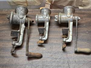 lot 39 image: Lot of 3 Vintage Keystone Meat Grinders