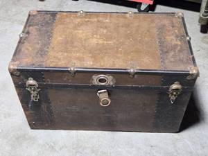 lot 48 image: Antique Steamer Trunk with Decorative Interior