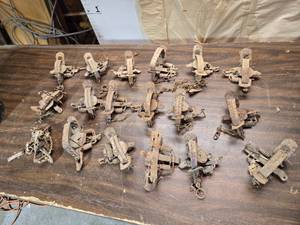 lot 81 image: Lot of 18 Leg Hold Traps