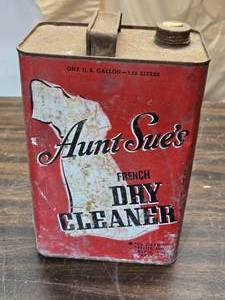 lot 116 image: Vintage Gallon Can of Aunt Sues Dry Cleaner