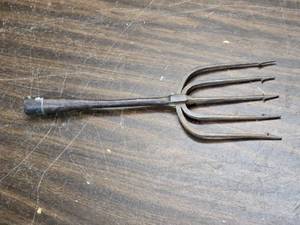 lot 120 image: Ice Fishing Spear