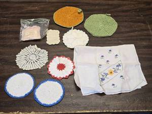lot 132 image: Doilies and Hot Pads