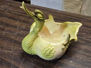 lot 135 image: Vintage Hulls USA Pottery Duck Planter