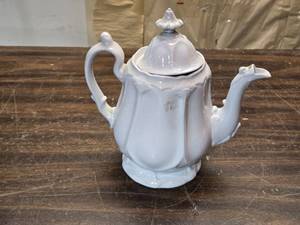 lot 148 image: Antique Edwardian White Porcelain Teapot - TEdwards Makers Mark