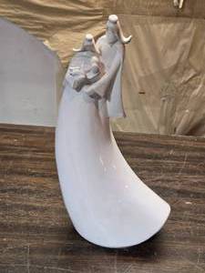 lot 149 image: Vintage White Porcelain Nativity Scene Figurine