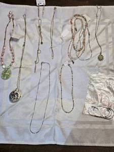 lot 161 image: Assorted Vintage and Costume Jewelry Necklace and Bracelet Lot