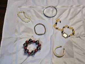 lot 163 image: Assorted Lot of Bracelets