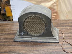 lot 200 image: RCA Model 100-A Loudspeaker - Cracked fabric in the back