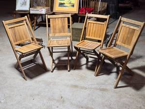 lot 205 image: Lot of 4 Vintage Wooden Folding Chairs
