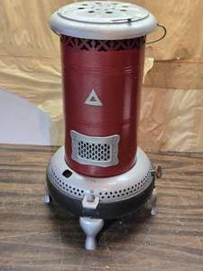 lot 206 image: Re-Painted Perfection Smokeless Oil Heater No. 330