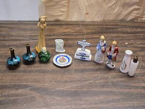 lot 238 image: Large Lot of Small Decorative Items