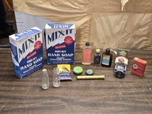 lot 239 image: Mix-It Powder Hand Soap, Dic-A-Doo Cleaner and Other Vintage Bottles, Cans and More