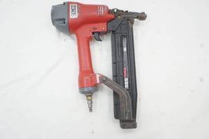 lot 30 image: air nailer