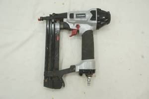 lot 31 image: air nailer