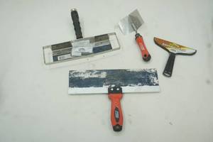lot 70 image: mud knives