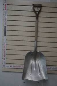 lot 138 image: scoop shovel