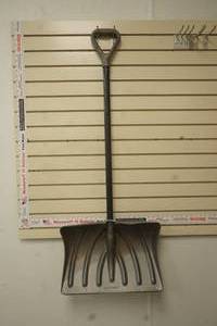 lot 140 image: snow shovel