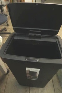 lot 190 image: Motion sensor trash can