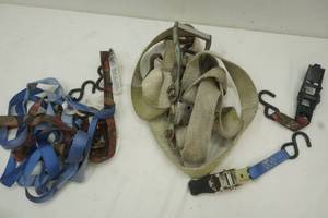 lot 189 image: Tow straps and accessories