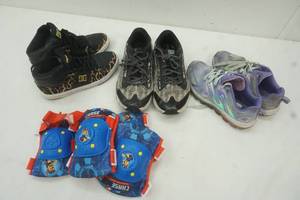 lot 196 image: Kids shoes and knee guards