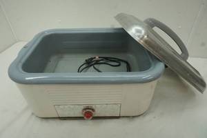 lot 203 image: Vintage Westinghouse roaster