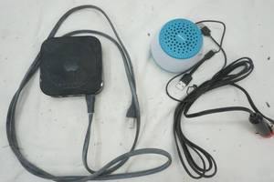 lot 220 image: Electronics, Apple and Zoom speaker