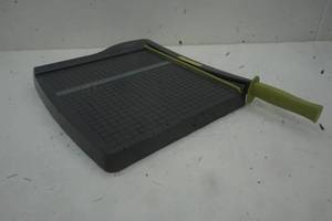 lot 233 image: Paper cutter, Swingline