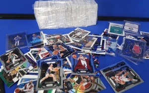 COLLECTIBLE CARDS