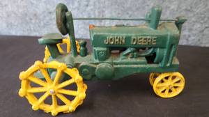 CAST IRON JOHN DEERE TRACTOR