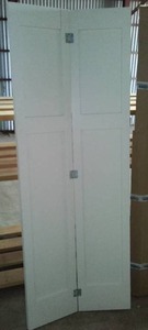 lot 728 image: Kimberly Clark Bi-Fold Door.