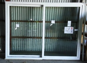 lot 820 image: Thermo-Tech Patio Door.