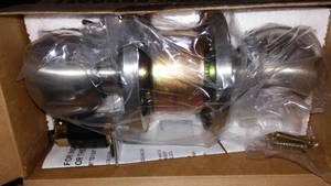 lot 840 image: Advantage Commercial Grade Knob set.
