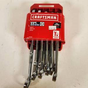 lot 33 image: Craftsman 11pc Metric Combination Wrench Set