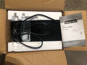 Magic Chef 27 lbs. Portable Countertop Ice Maker in Stainless Steel Customer Returns See Pictures