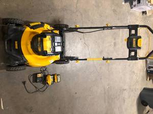 DEWALT 20V MAX 21.5 in. Electric Battery Powered Walk Behind Push Lawn Mower with (2) Batteries & Charger   Customer Returns See Pictures