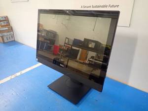 lot 10 image: Dell&nbspOptiPlex 5250 AIO PC &nbspINTEL CORE I5-7500 3.4 Ghz  8GB DDR4 SDRAM  500GB HD  NO OS  Includes CAB-AC power cable &nbspGlass cracked on the bezel at the top of the screen 