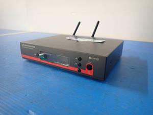 lot 33 image: Sennheiser&nbspTrue Diversity Reciever EM 100  no cables