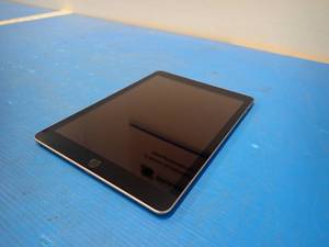 lot 59 image: Apple&nbspiPad (6th generation) A1893  32GB of storage  Wifi Only Model  Includes power cable  Light scratches on screen 