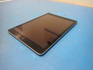 lot 60 image: Apple&nbspiPad 5th Gen A1822  32GB of storage  Wifi Only Model  Includes power cable  Minor scratches on screen. Top left corner of case dented