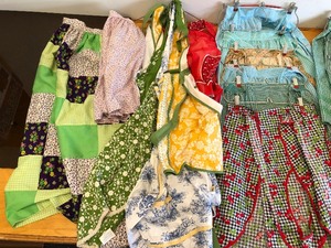 lot 125 image: LARGE Lot of Vintage Patchwork Quilt Aprons & Skirts