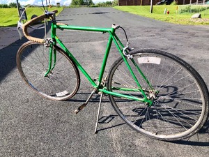 lot 130 image: Vintage SCHWINN Varsity Mens Bicycle - Green