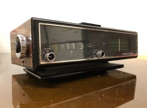 lot 155 image: Very Cool Retro Vintage Flip Number Alarm ClockRadio