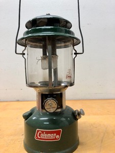 lot 175 image: Vintage COLEMAN Green Lantern & Stove