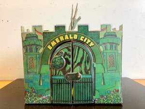 lot 191 image: Vintage 1970s WEGO WIZARD OF OZ Emerald City Playset