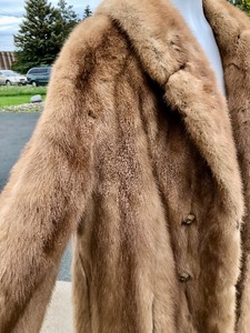 lot 201 image: Nice Vintage Genuine Fur Coat