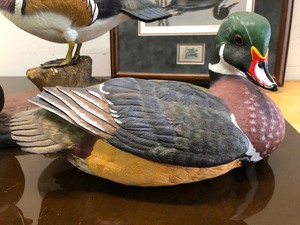 lot 210 image: Highly Detailed Duck Sculpture & Framed Signed Duck Stamp Print