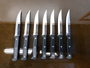 lot 213 image: Set of Very Sharp JA HENCKELS Eversharp Pro Knives