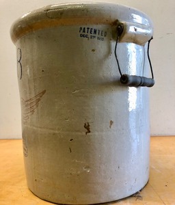 lot 215 image: Nice Condition Antique RED WING 8 Gallon Stoneware Crock