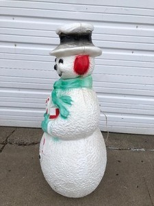 lot 240 image: Vintage 40 Smiling Snowman Blowmold Lighted Outdoor Christmas Decoration